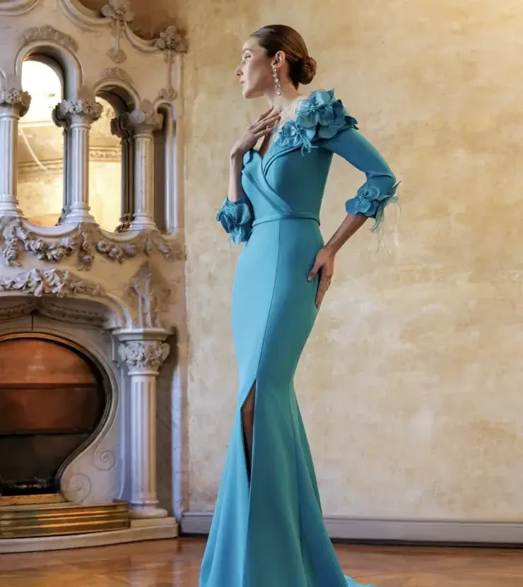 model is wearing a light blue quarter sleeve mothers dress